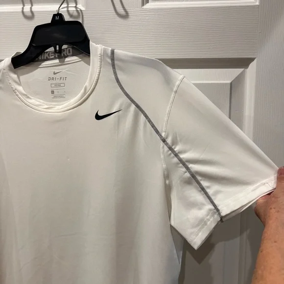 Nike Pro Men’s DriFit fitted athletic jersey. Size L - Picture 6 of 9